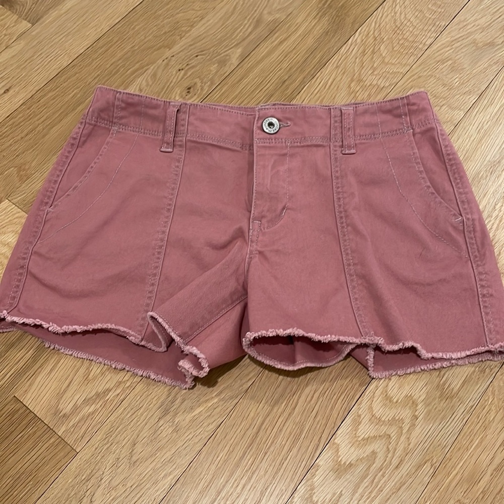 LIKE NEW MAURICES Pink Cut-off Shorts size 2 - Picture 6 of 11